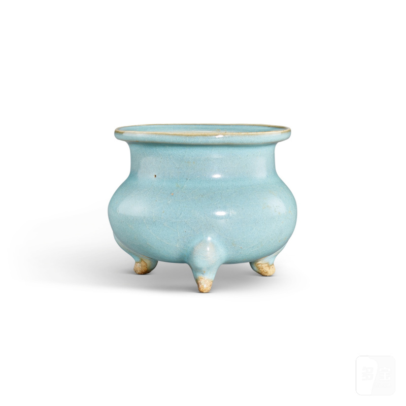 A Junyao blue-glazed tripod incense burner, Southern Song dynasty | 南宋 鈞窰天藍釉三足爐